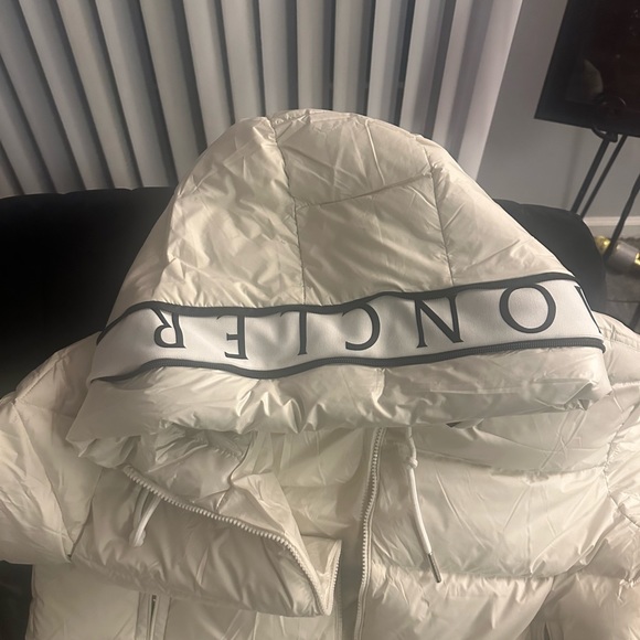 Cream Moncler puffer - Picture 2 of 4